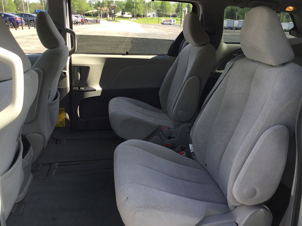 Thumbnail: 2013 Toyota Sienna - 16