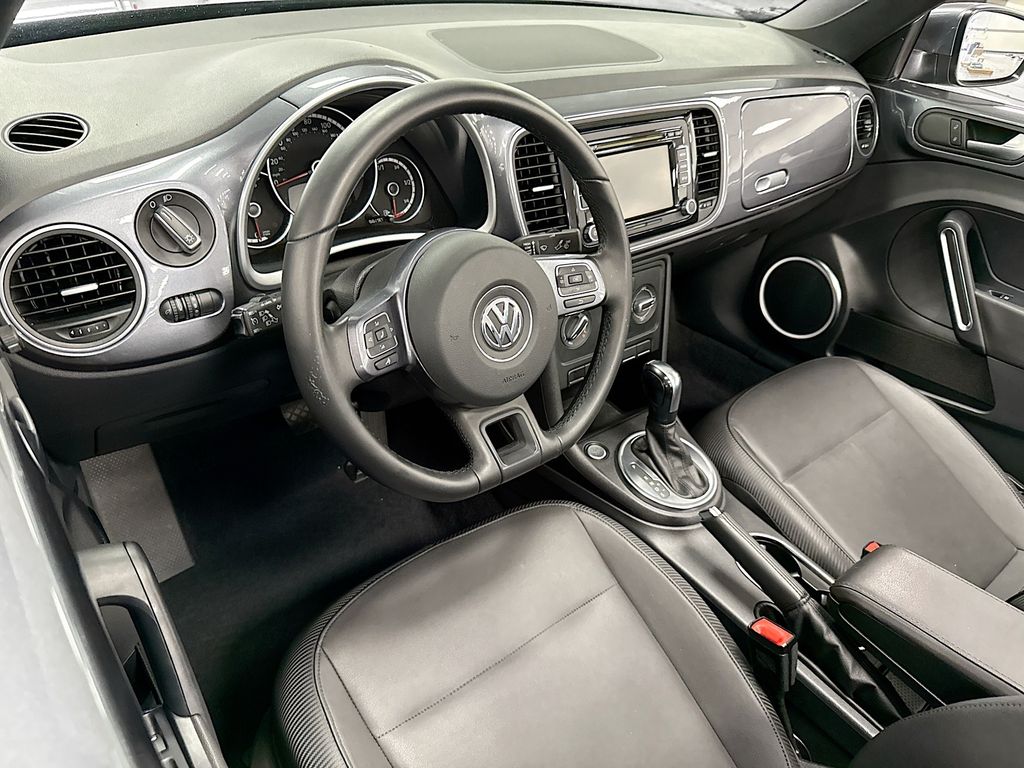 Thumbnail: 2013 Volkswagen Beetle - 17