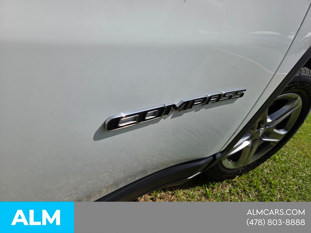 Used 2024 White Jeep Latitude image 23