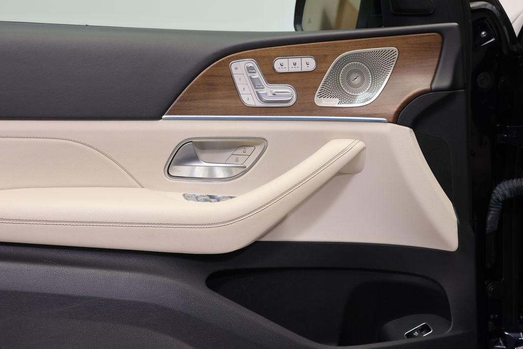Thumbnail: 2022 Mercedes-Benz GLS - 32