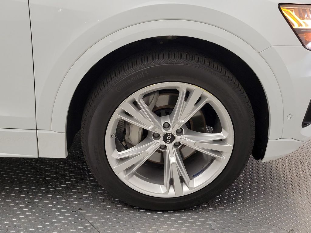 Thumbnail: 2023 Audi Q8 - 12