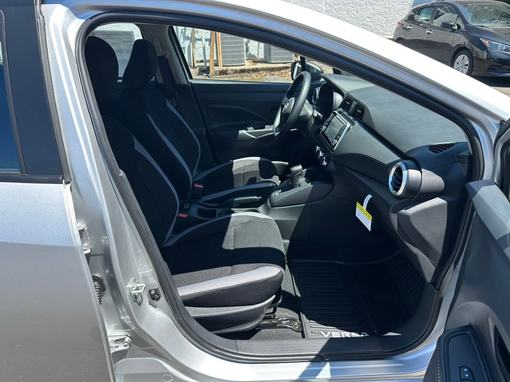 2025 Nissan Versa 1.6 S