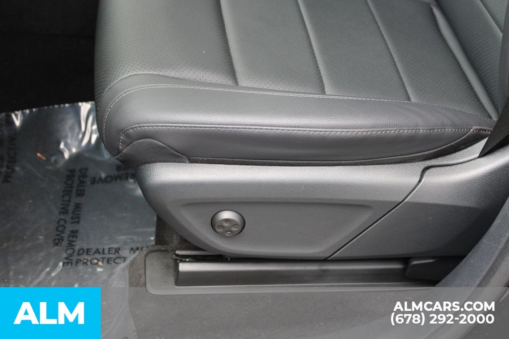 Used 2025 Black Mercedes-Benz GLE 450e image 12