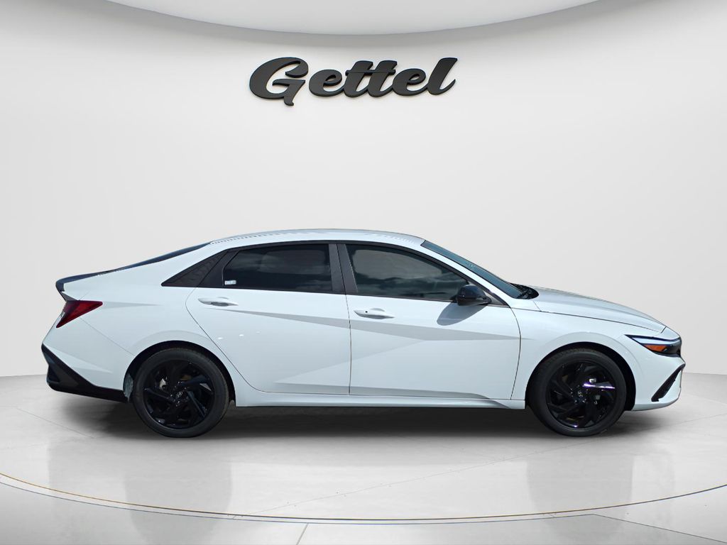 Used 2026 White Hyundai SEL Sport image 4