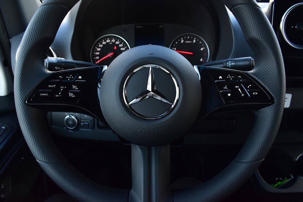 Thumbnail: 2025 Mercedes-Benz Sprinter - 14