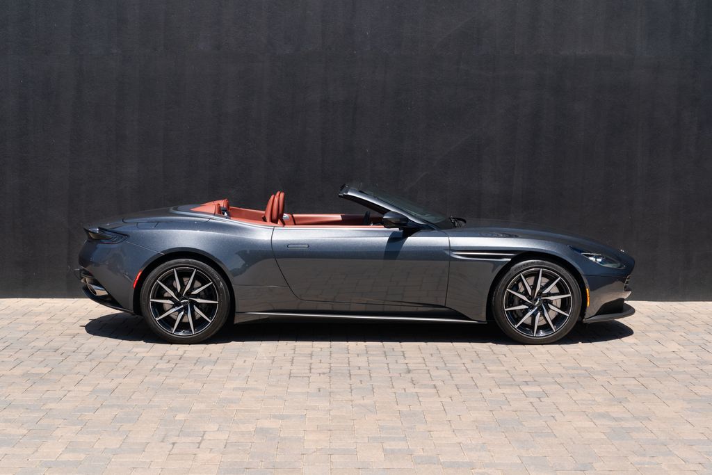 Aston Martin 2023 DB11 Volante