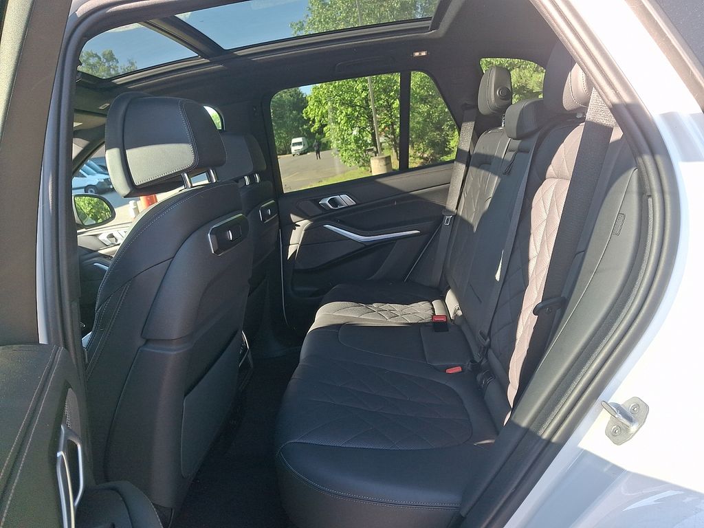 Thumbnail: 2025 BMW X5 - 10