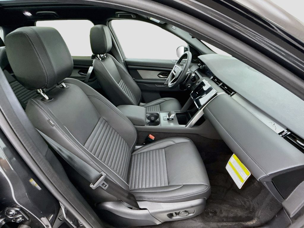 Thumbnail: 2026 Land Rover Discovery Sport - 19
