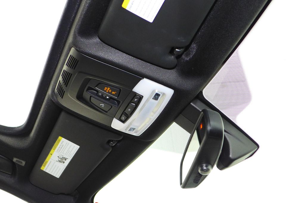 Thumbnail: 2016 BMW 3 Series - 17