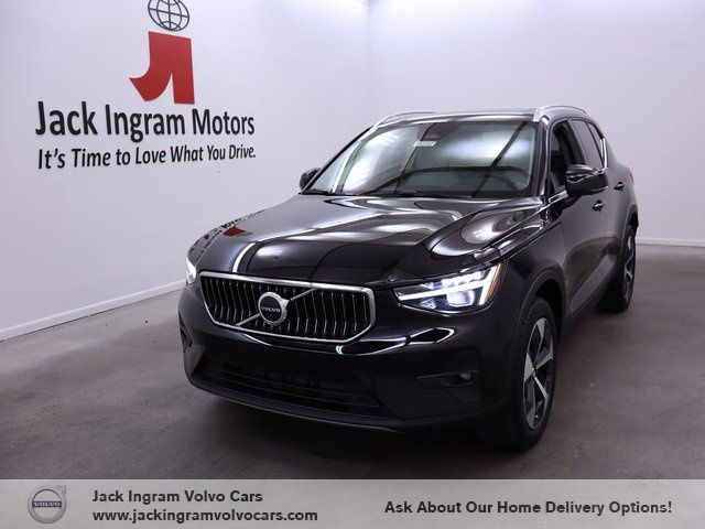new 2025 Volvo XC40 car, priced at $35,665