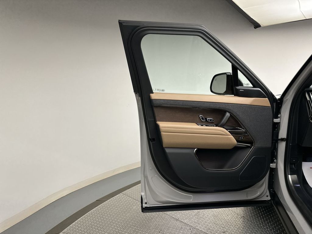 Thumbnail: 2024 Land Rover Range Rover Sport - 14