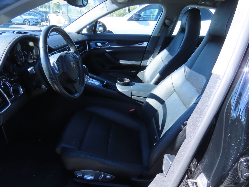 Thumbnail: 2016 Porsche Panamera - 10