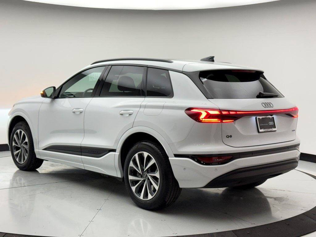 Thumbnail: 2025 Audi Q6 e-tron - 7