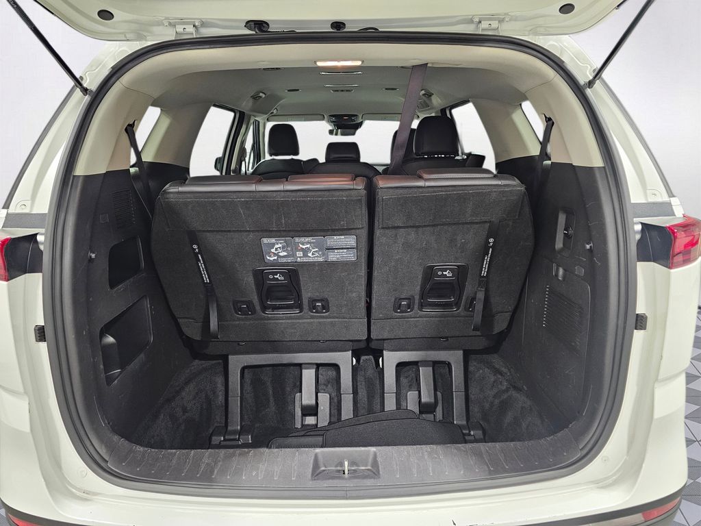 Used 2024 White Kia LX image 16