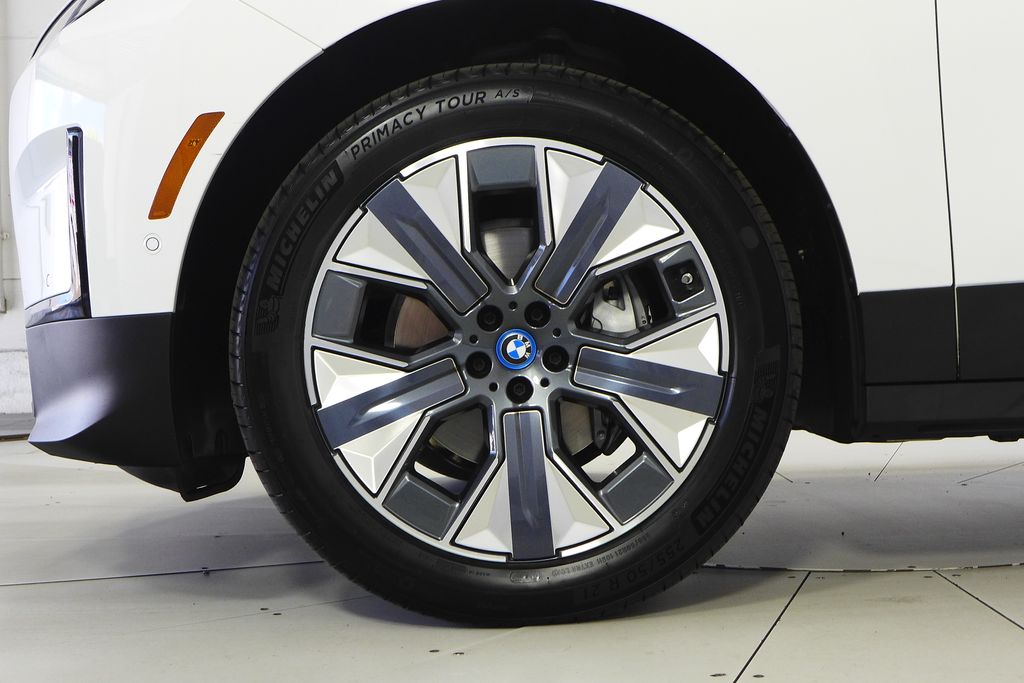 Thumbnail: 2023 BMW iX - 5