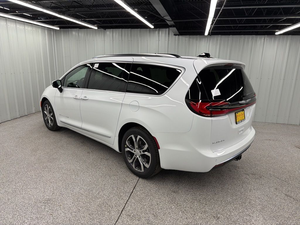 2026 Chrysler Pacifica Pinnacle - 3