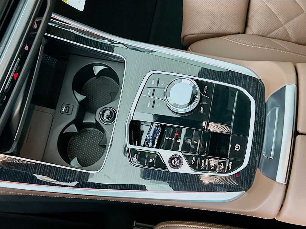 Thumbnail: 2026 BMW X5 - 15