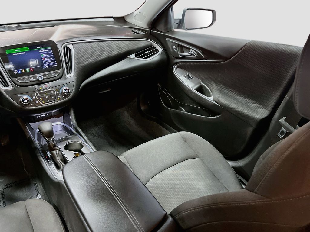 Used 2025 Summit White Chevrolet LT image 23