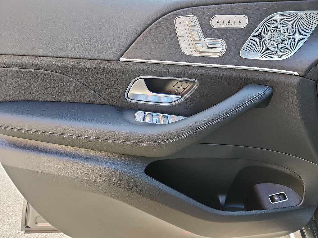 Thumbnail: 2026 Mercedes-Benz GLE - 9