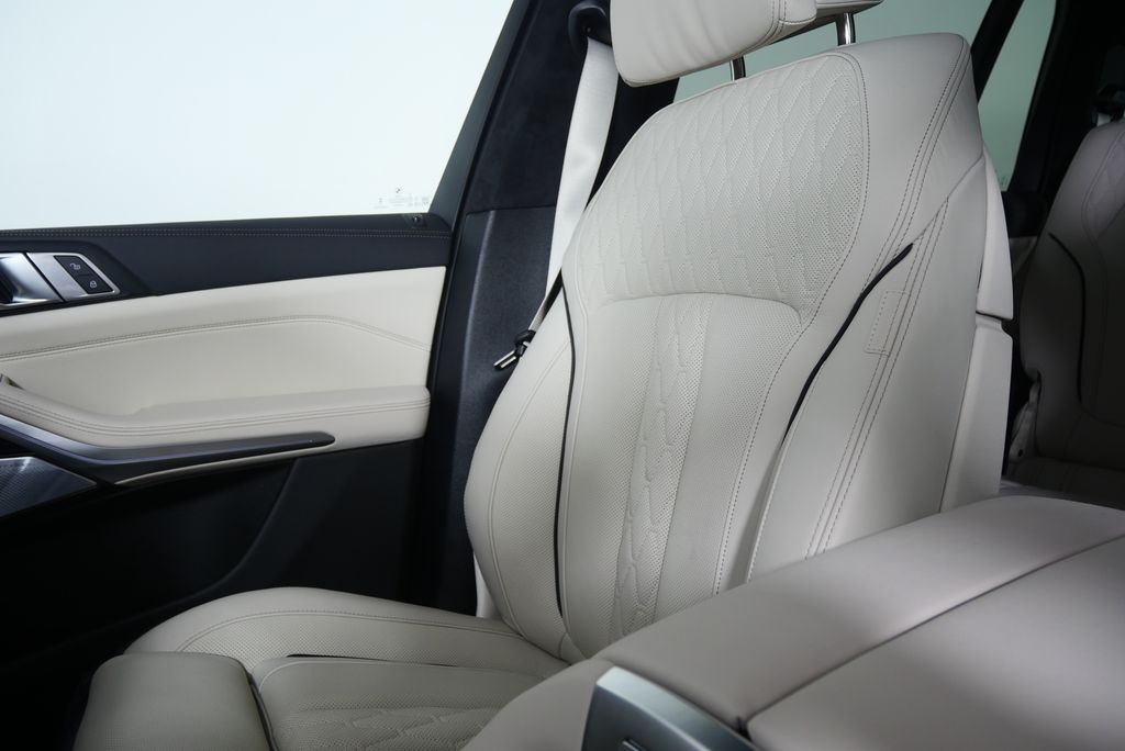 Thumbnail: 2026 BMW X7 - 26