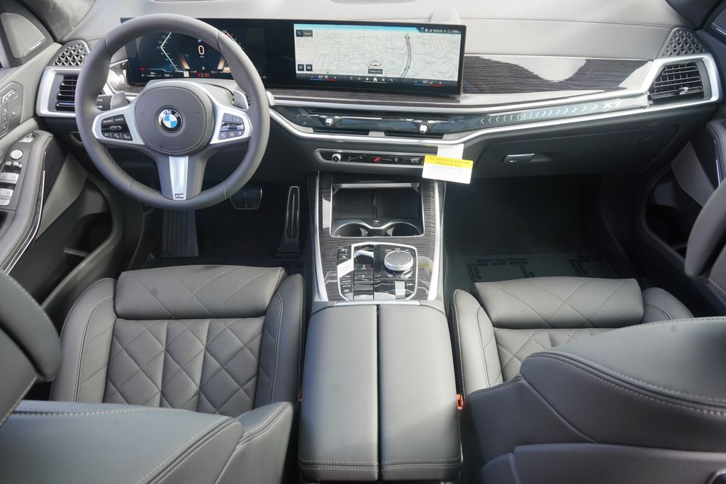 2025 BMW X7 xDrive40i 13