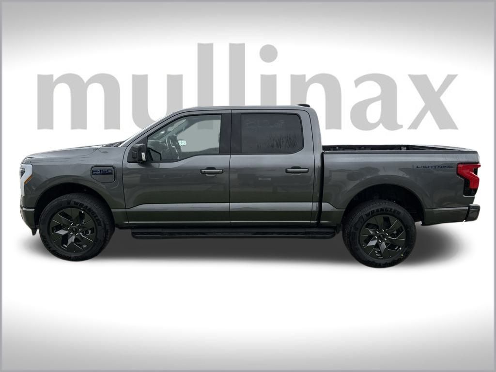 2025 Ford F-150 Lightning photo 7