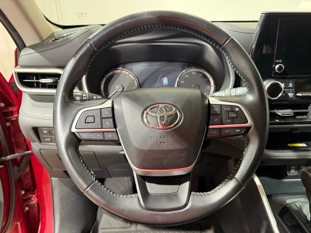 Thumbnail: 2023 Toyota Highlander - 25