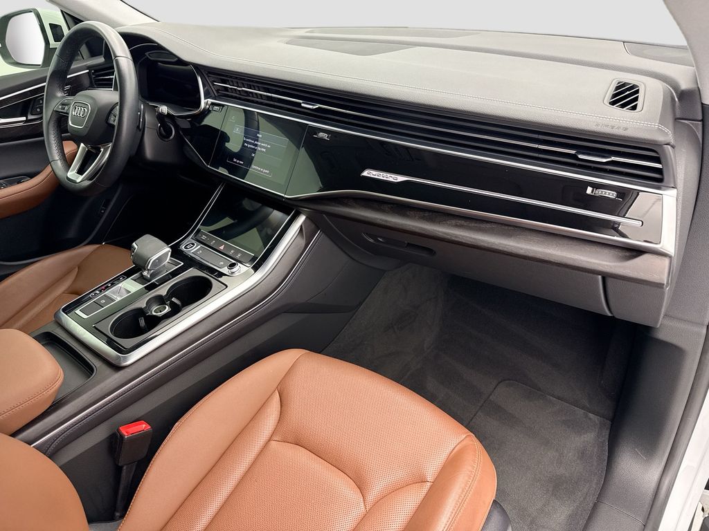 Thumbnail: 2023 Audi Q8 - 16