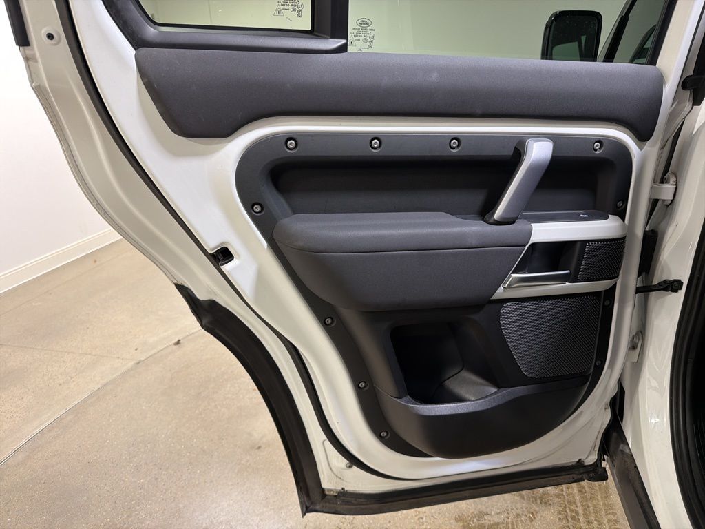 Certified Used 2022 White Land Rover X-Dynamic SE image 20