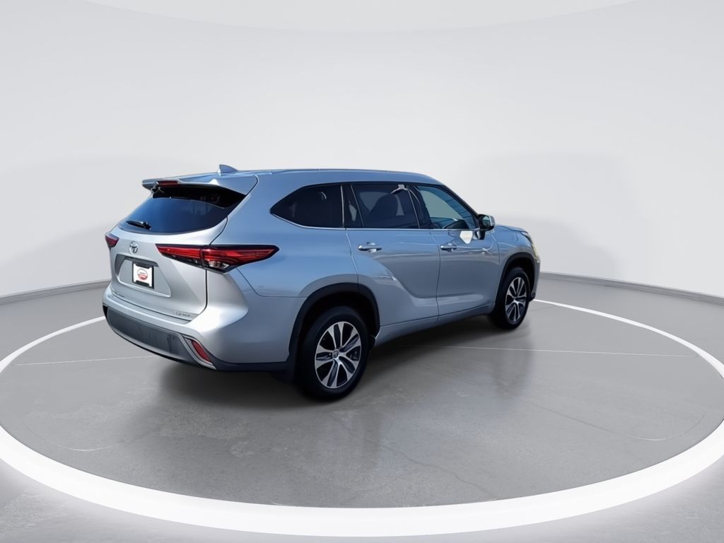 2021 Toyota Highlander XLE 8