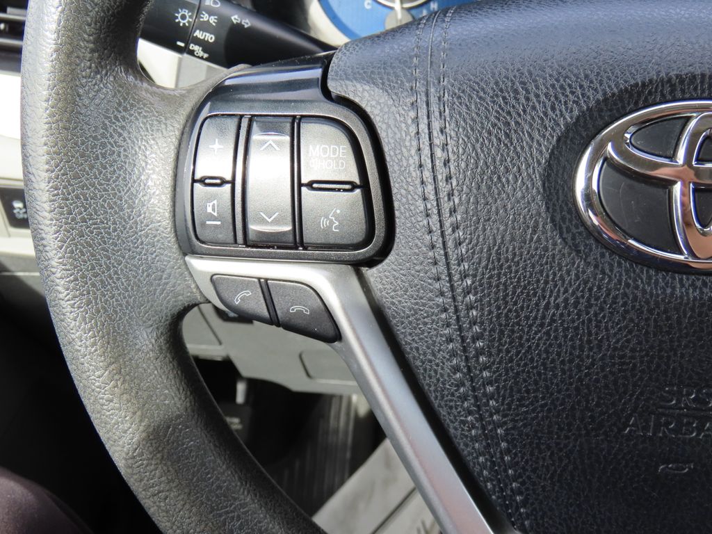 2020 Toyota Sienna LE 11