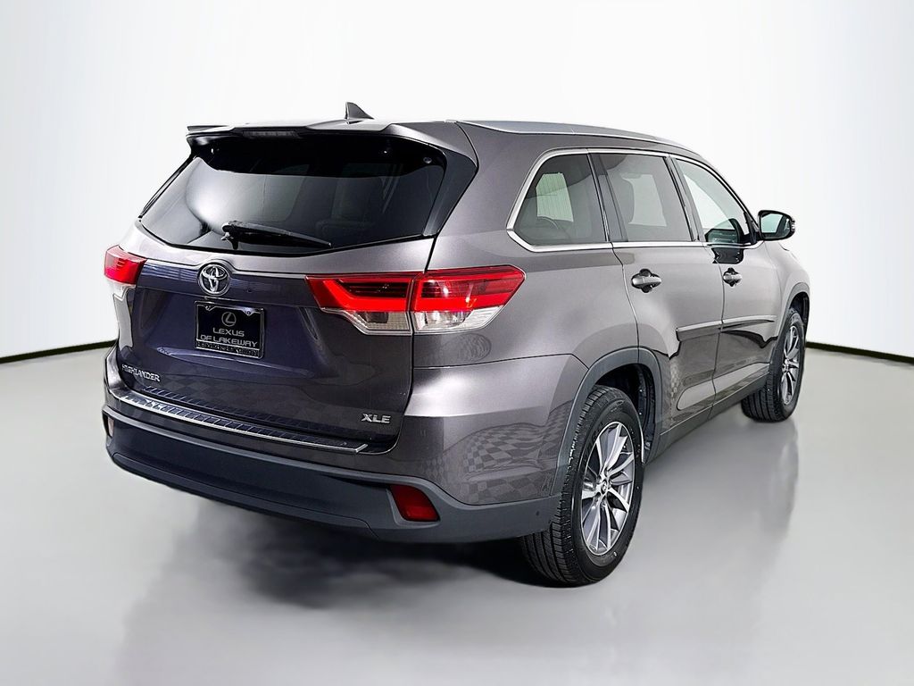 Thumbnail: 2019 Toyota Highlander - 5