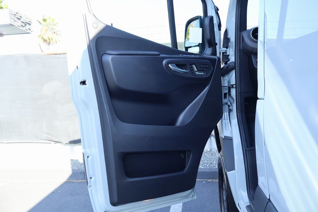 Thumbnail: 2026 Mercedes-Benz Sprinter - 7
