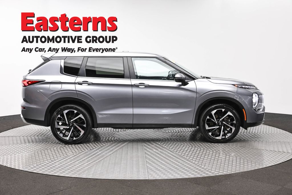 Gray 2024 Mitsubishi Outlander SE S-AWC SUV / Crossover All-Wheel Drive Continuously Variable Transmission