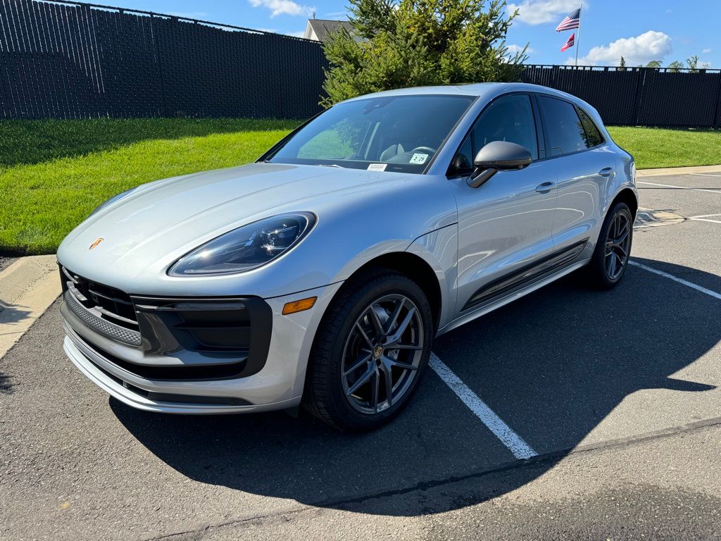 2024 Porsche Macan T 21