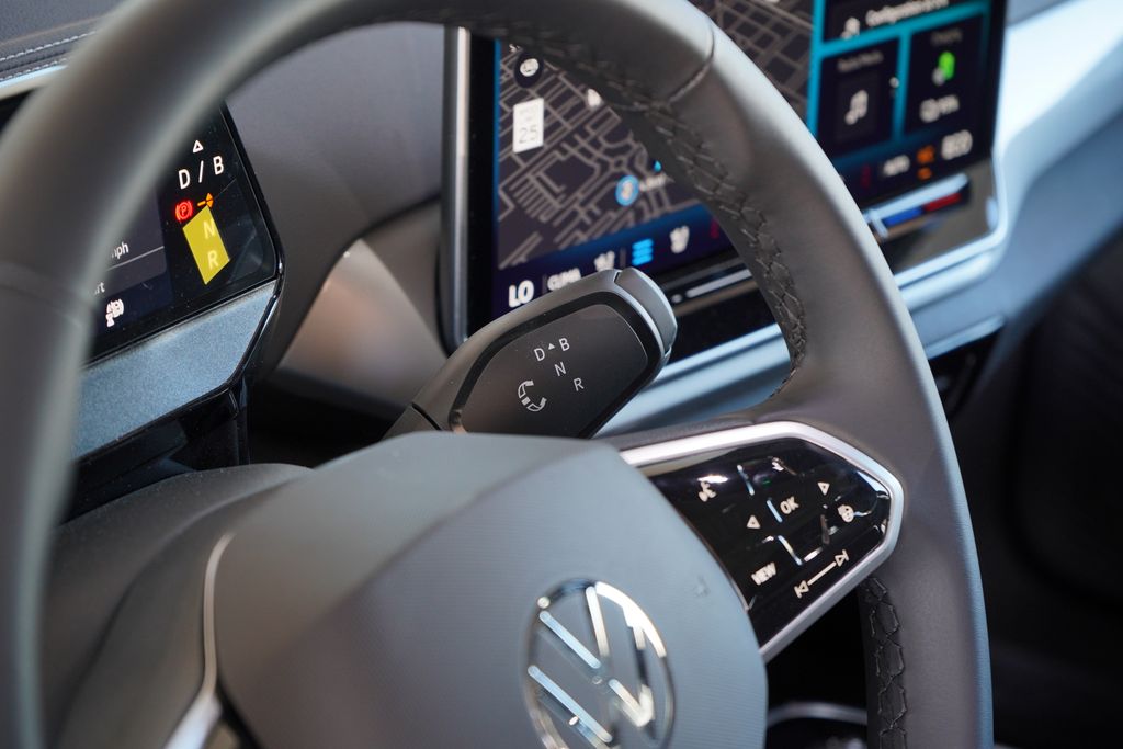2025 Volkswagen ID.4 Pro S 12