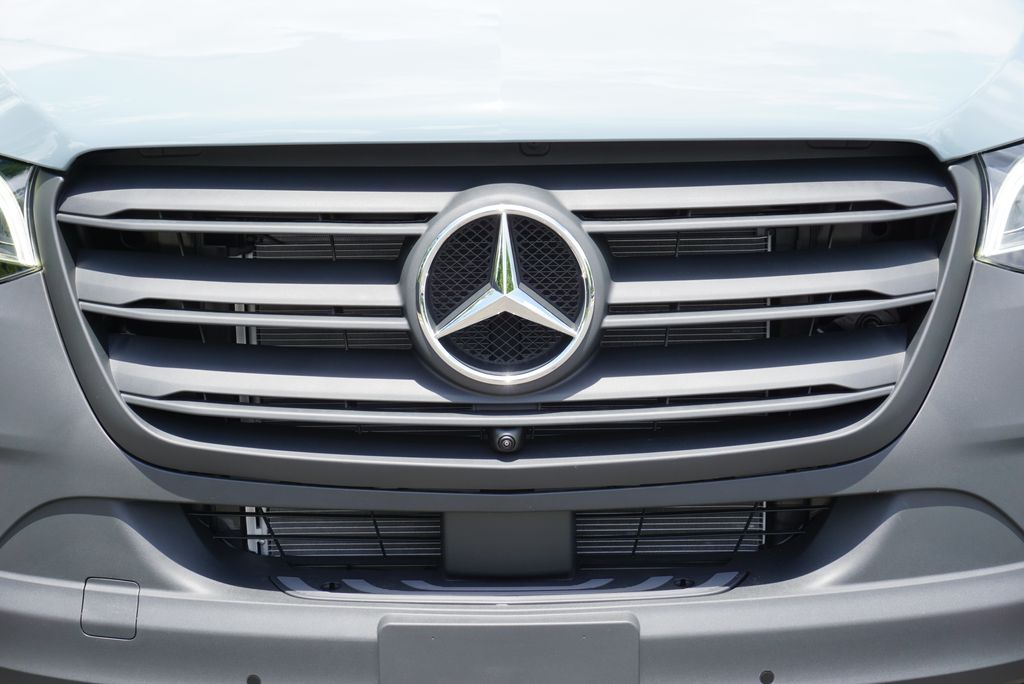 Thumbnail: 2025 Mercedes-Benz Sprinter - 10