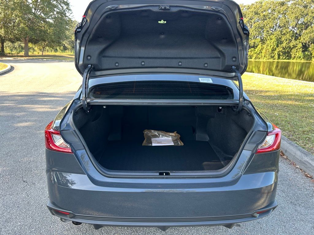 Thumbnail: 2025 Toyota Camry - 10