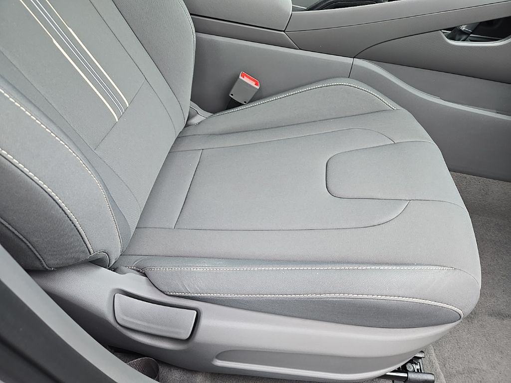 2025 Hyundai Elantra Sport 19