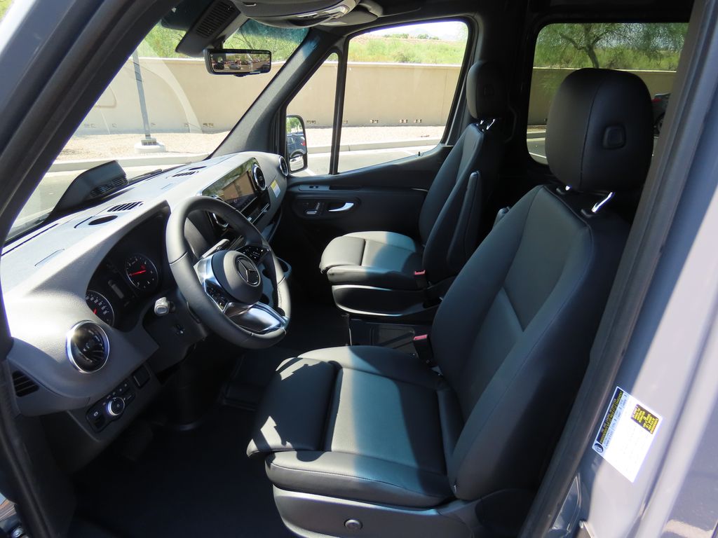 Thumbnail: 2025 Mercedes-Benz Sprinter - 21