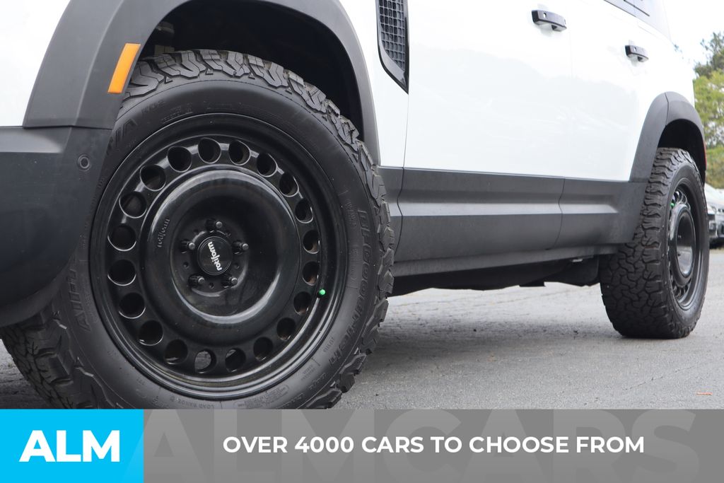Used 2023 White Land Rover S image 3