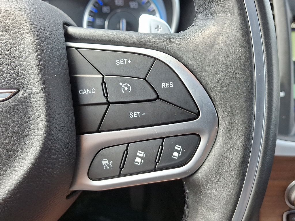 Thumbnail: 2019 Chrysler 300 - 23