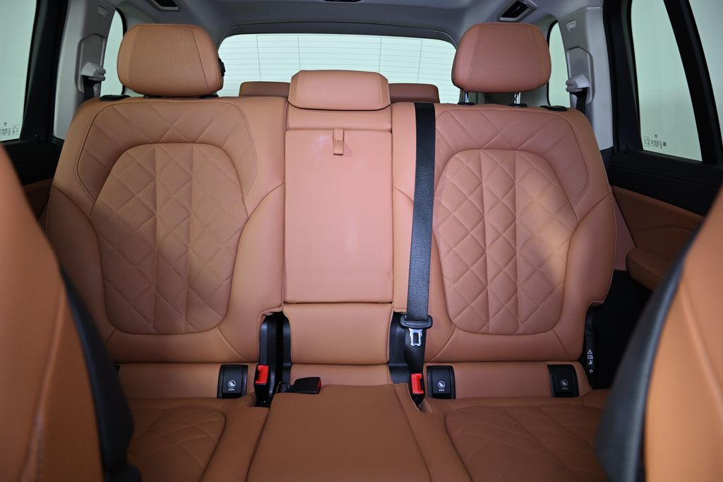 Thumbnail: 2024 BMW X7 - 25