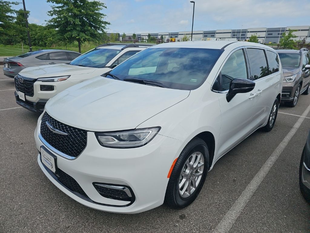 Bright White Clearcoat 2025 Chrysler Pacifica Select FWD Minivan Front-Wheel Drive 9-Speed Automatic