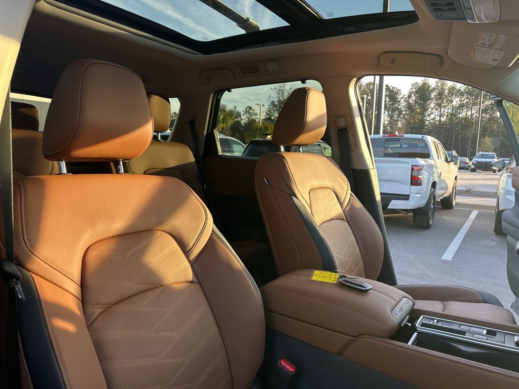 2025 Boulder Gray Pearl Nissan Pathfinder Platinum FWD SUV