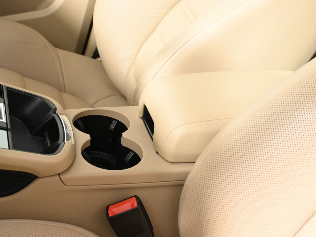 Thumbnail: 2025 Porsche Macan - 27