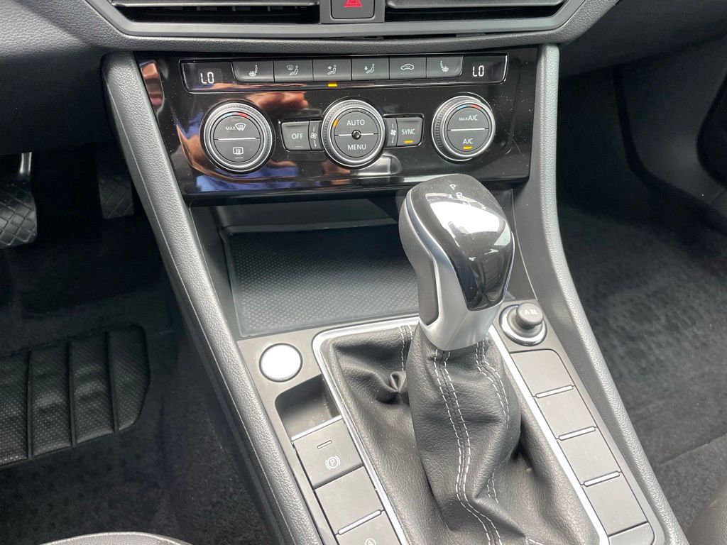 Thumbnail: 2022 Volkswagen Jetta - 18