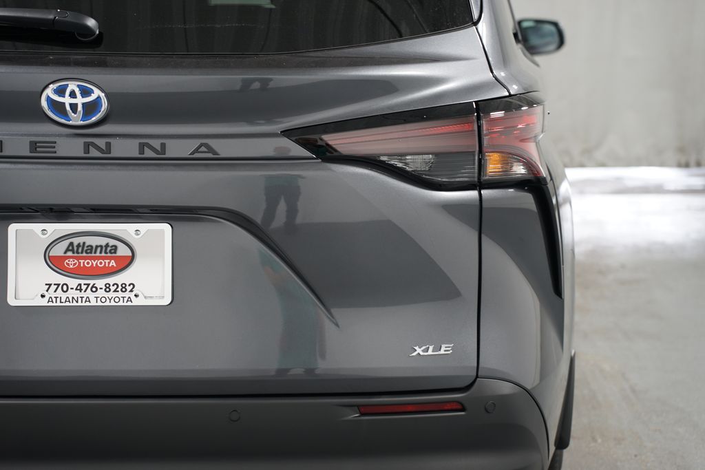 2025 Toyota Sienna XLE 10