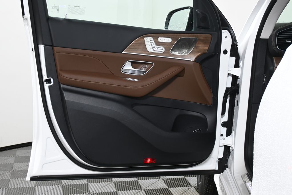 Thumbnail: 2026 Mercedes-Benz GLE - 24