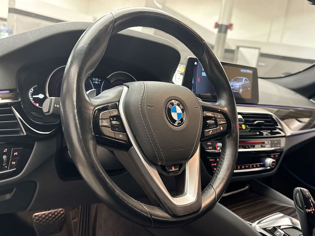 2018 BMW 5 Series 530i xDrive 14